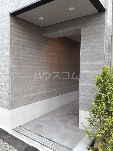 28/30 エントランス