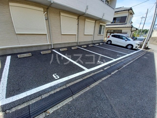 2/3 駐車場