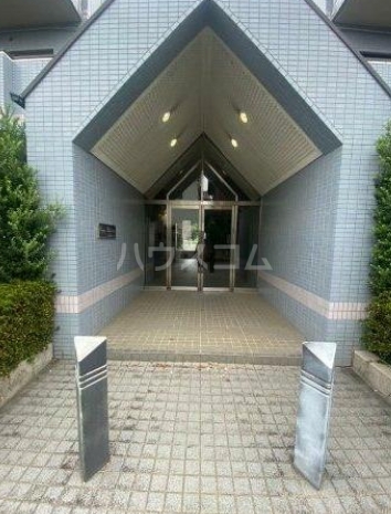 21/30 エントランス