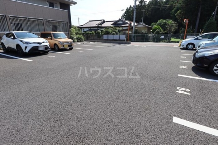 16/18 駐車場