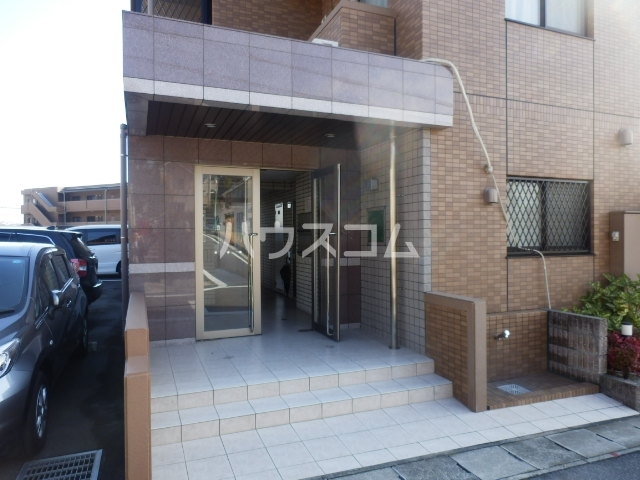 22/28 エントランス