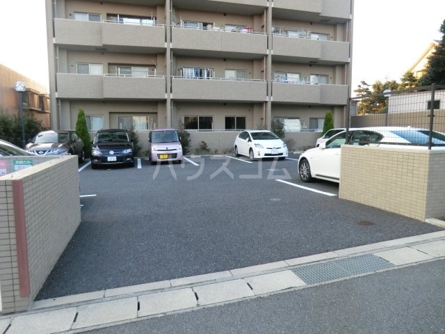 23/30 駐車場