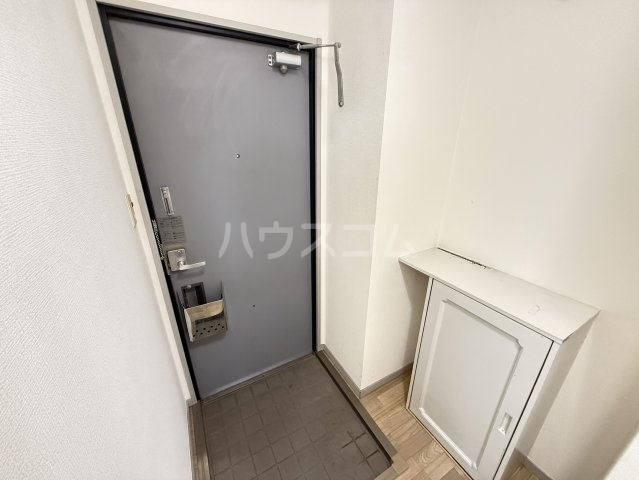 16/30 玄関