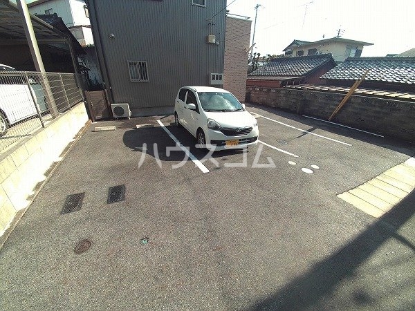 27/30 駐車場