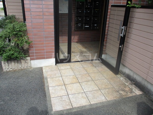 21/30 エントランス