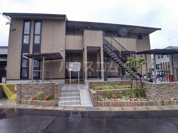 21/30 エントランス