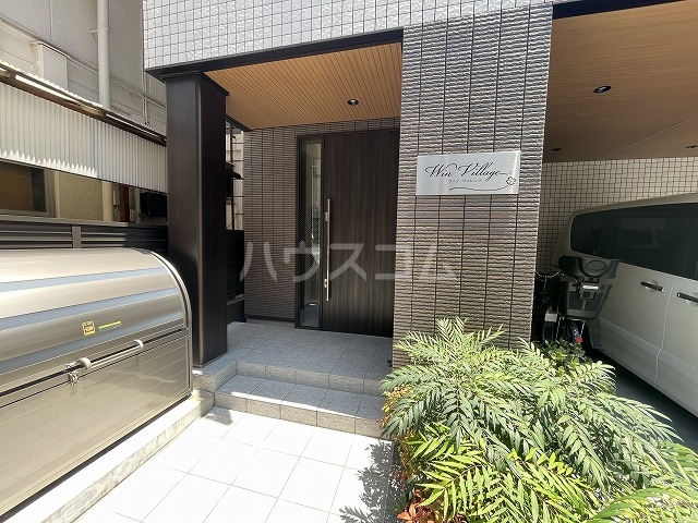 26/27 エントランス