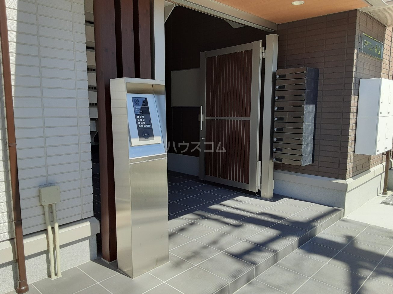 28/30 エントランス