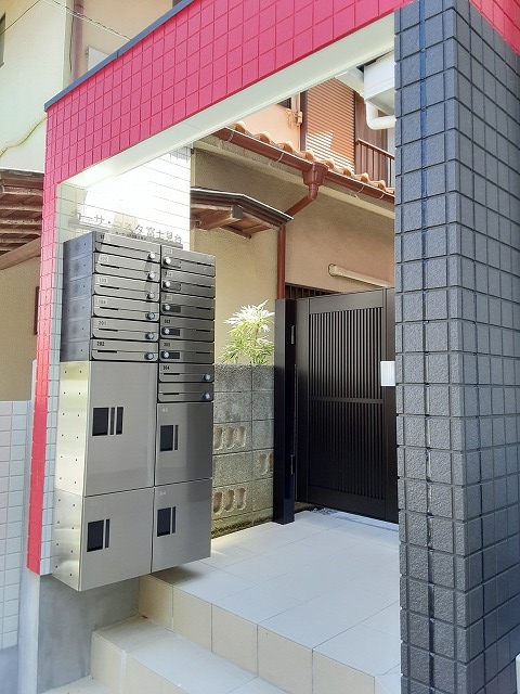 27/30 エントランス