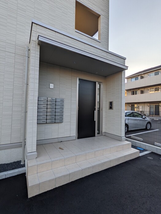 23/30 エントランス