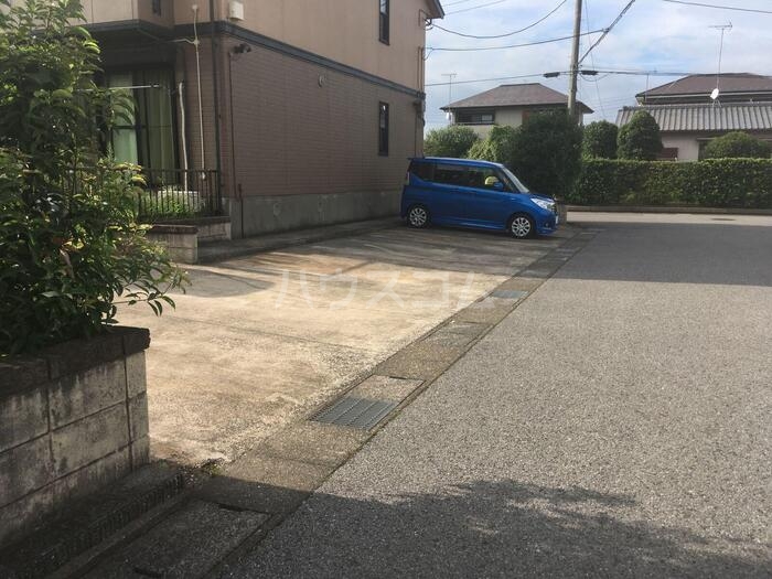 2/3 駐車場