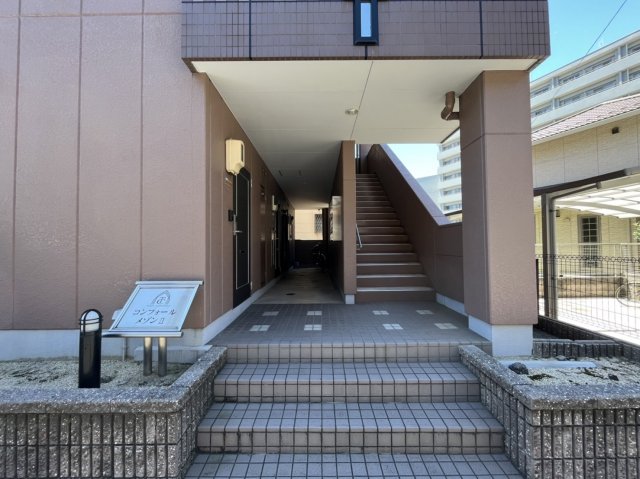 21/30 エントランス
