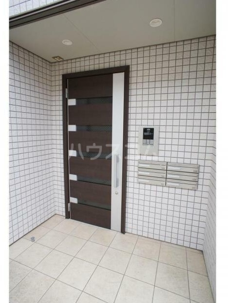 27/30 エントランス