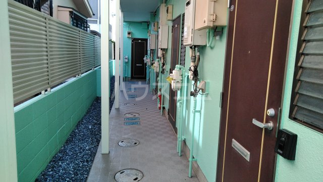 28/30 エントランス