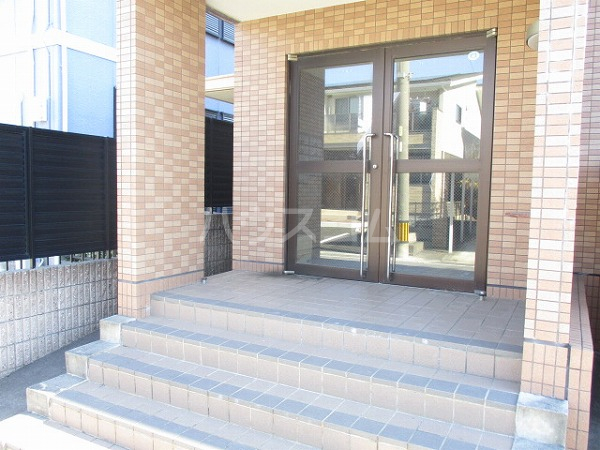 23/30 エントランス