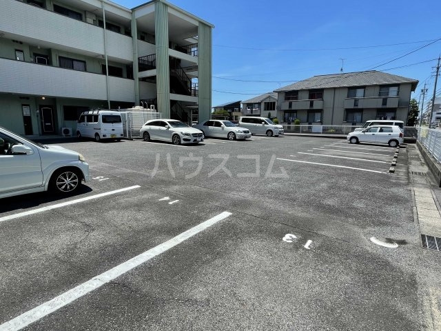 27/30 駐車場