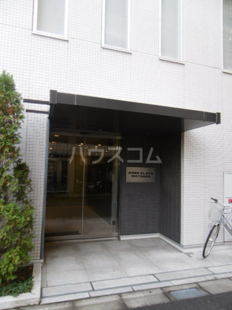 23/30 エントランス