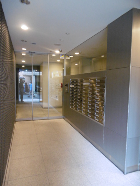 24/30 エントランス