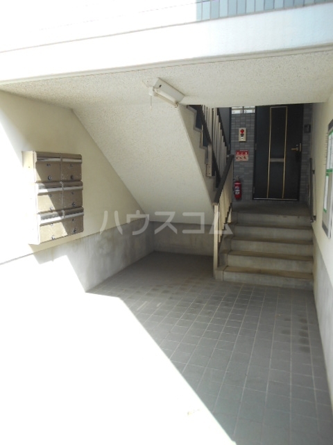 18/20 エントランス