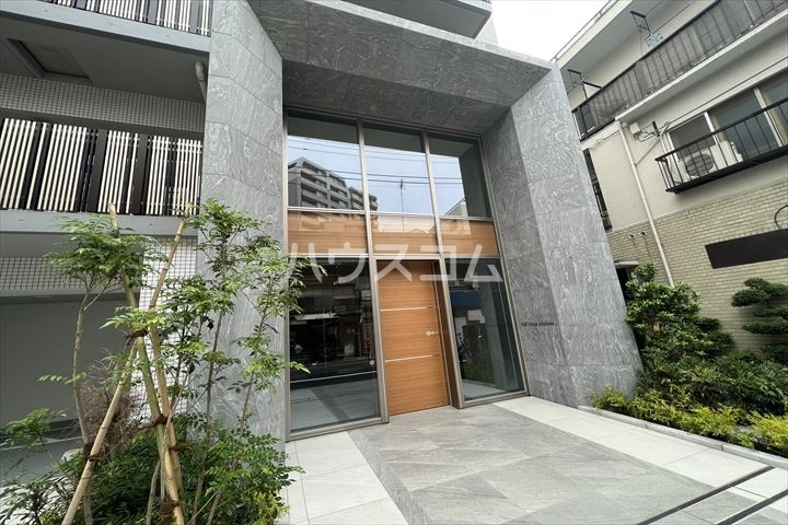 23/25 エントランス
