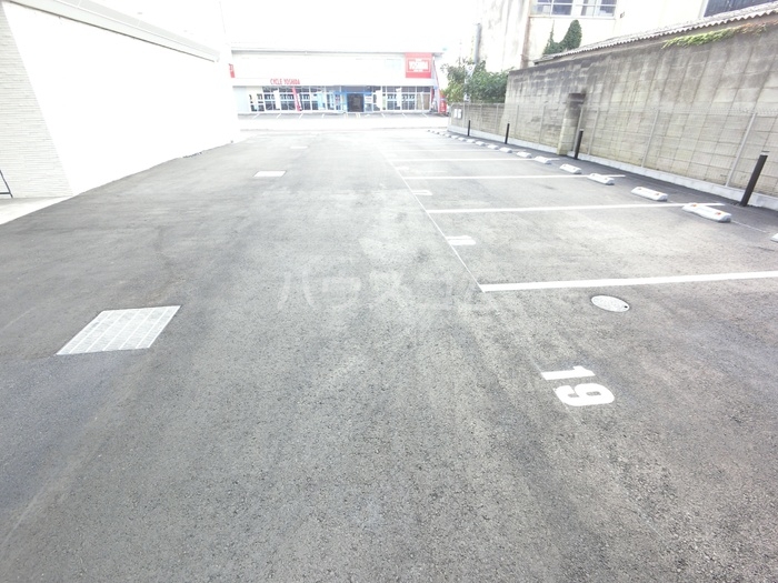 18/18 駐車場