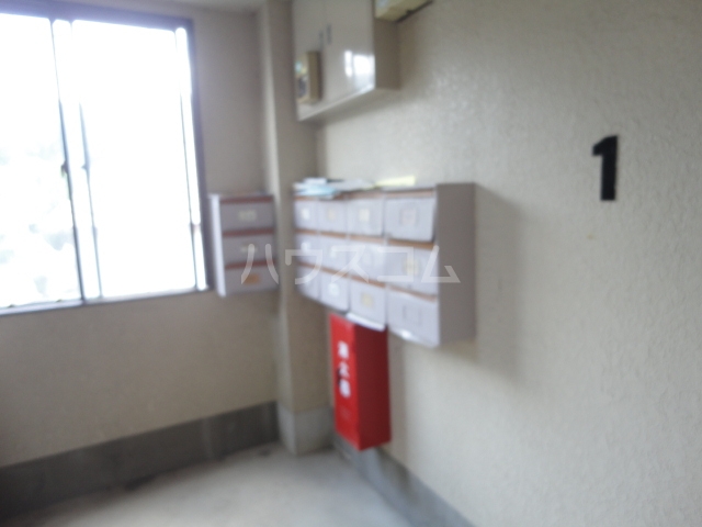 27/30 エントランス