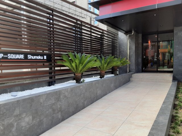 27/30 エントランス