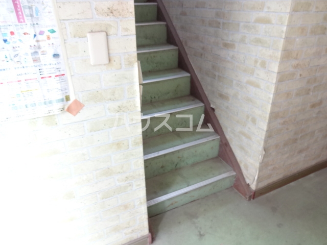 27/30 エントランス