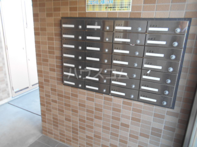 23/30 エントランス