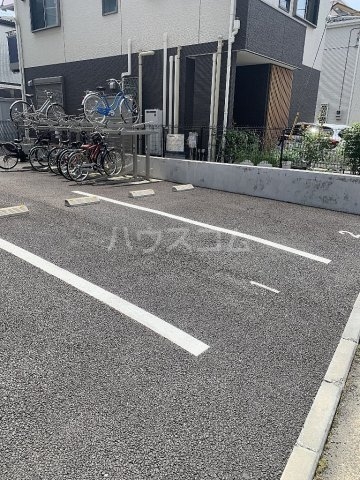 27/30 駐車場