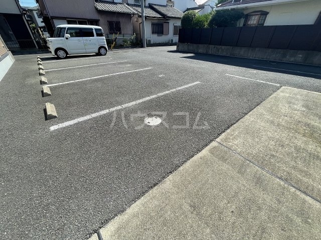 23/30 駐車場