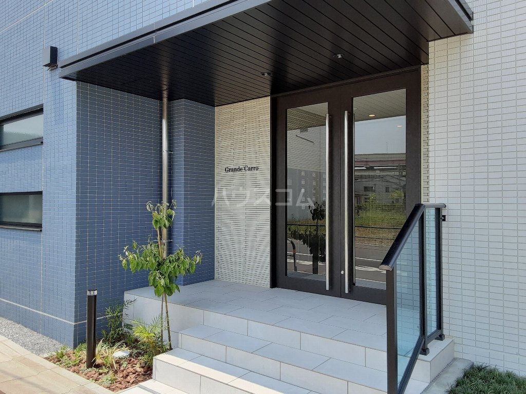 26/29 エントランス