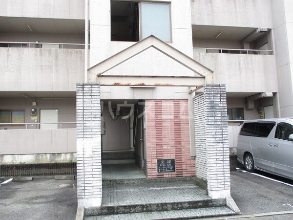 22/30 エントランス