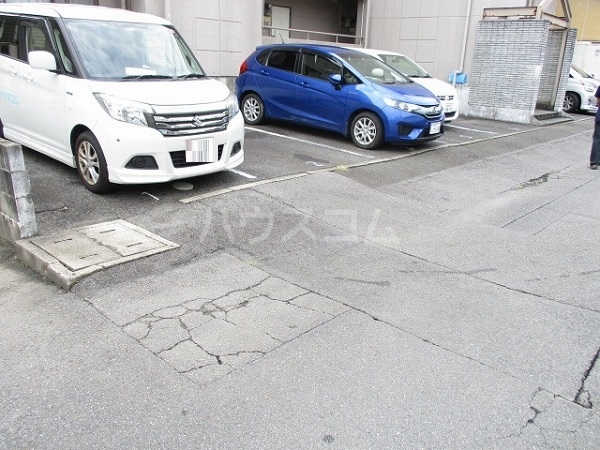 22/30 駐車場