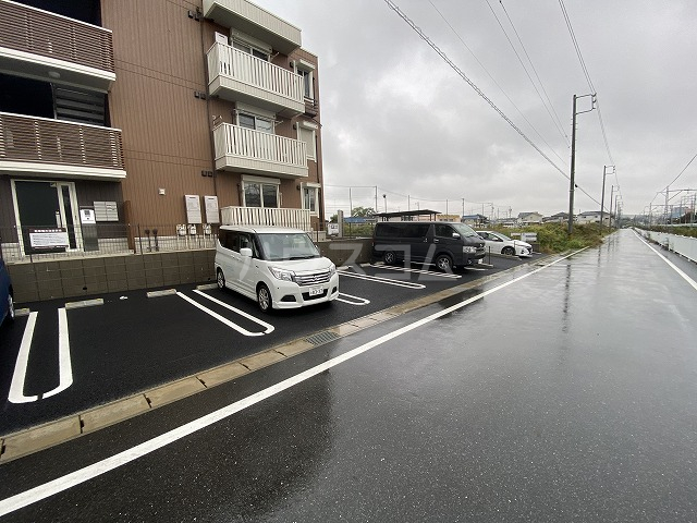 23/30 駐車場