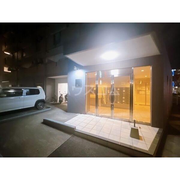 16/21 エントランス