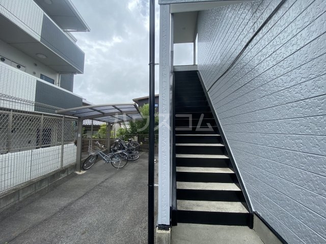 25/30 エントランス