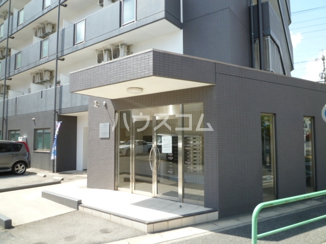 28/30 エントランス