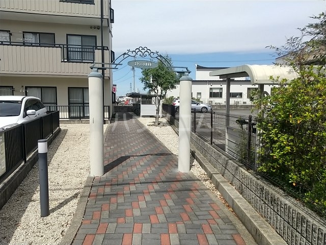 2/4 エントランス