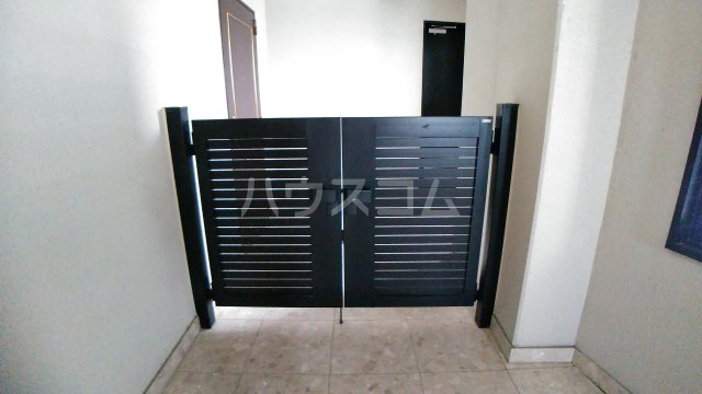 28/30 エントランス