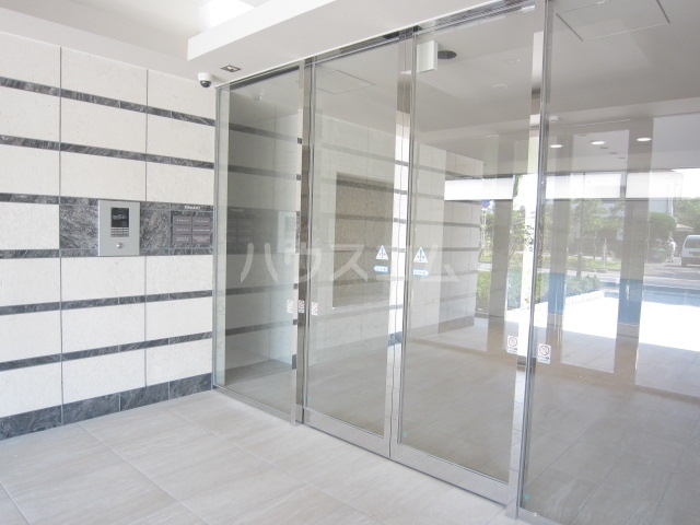 18/28 エントランス