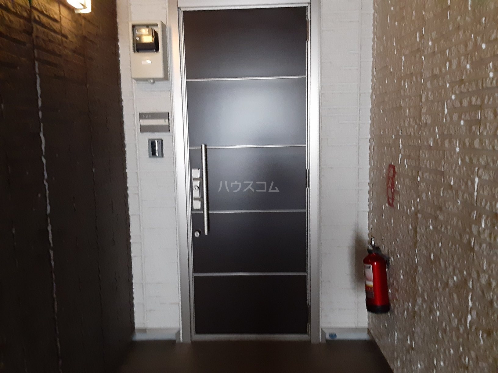 21/28 エントランス