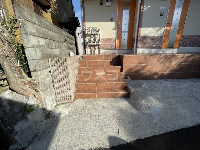 22/23 エントランス