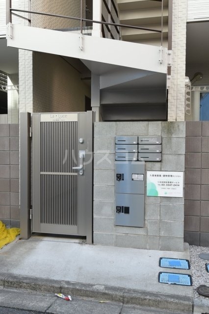 25/30 エントランス