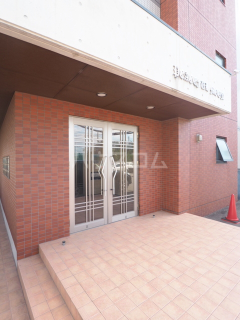 20/28 エントランス