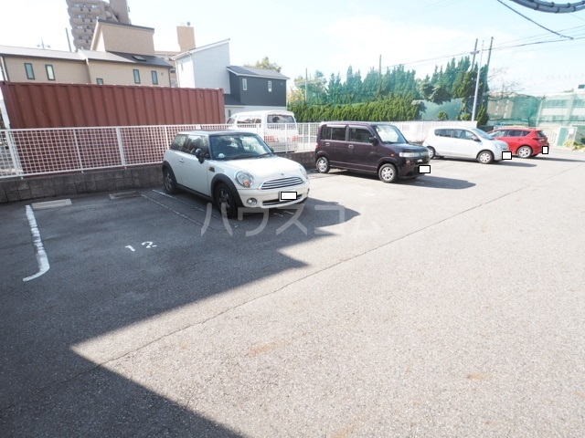 21/28 駐車場