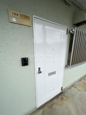 26/30 エントランス