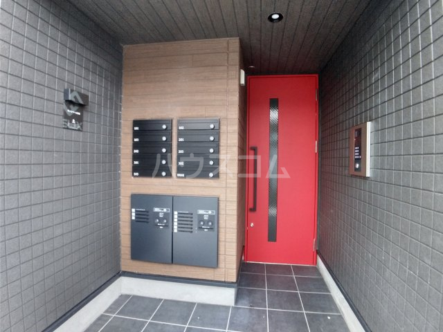 25/30 エントランス