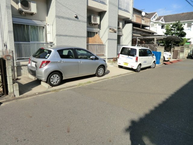 18/28 駐車場