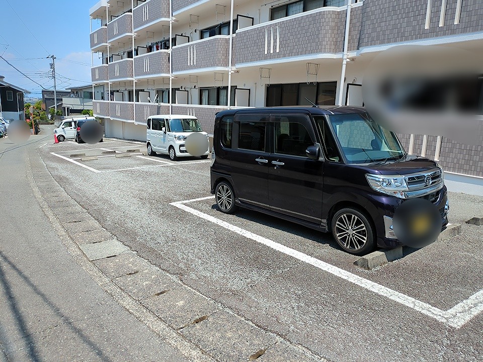 27/30 駐車場